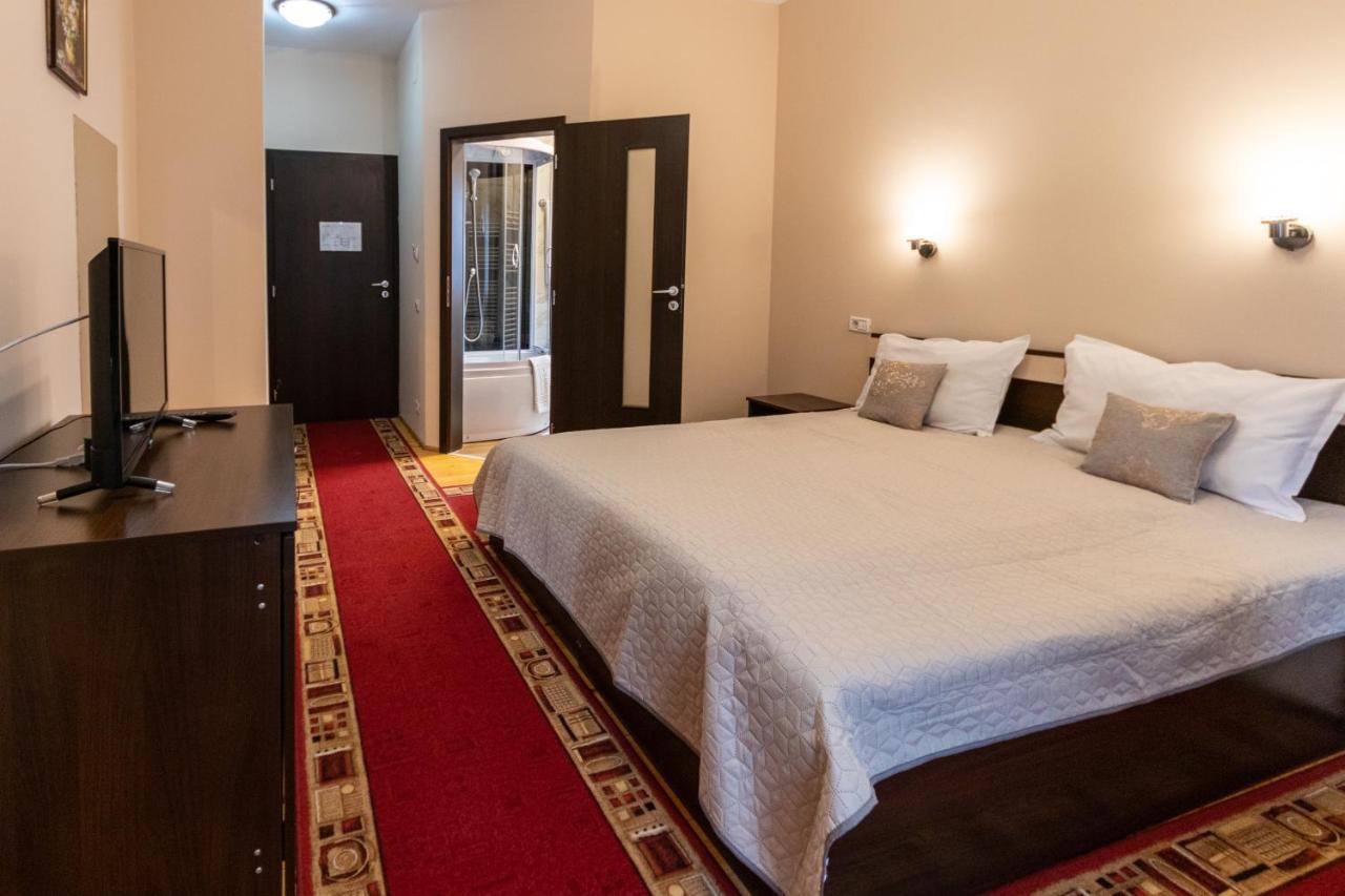 Pension Master Sinaia Bagian luar foto