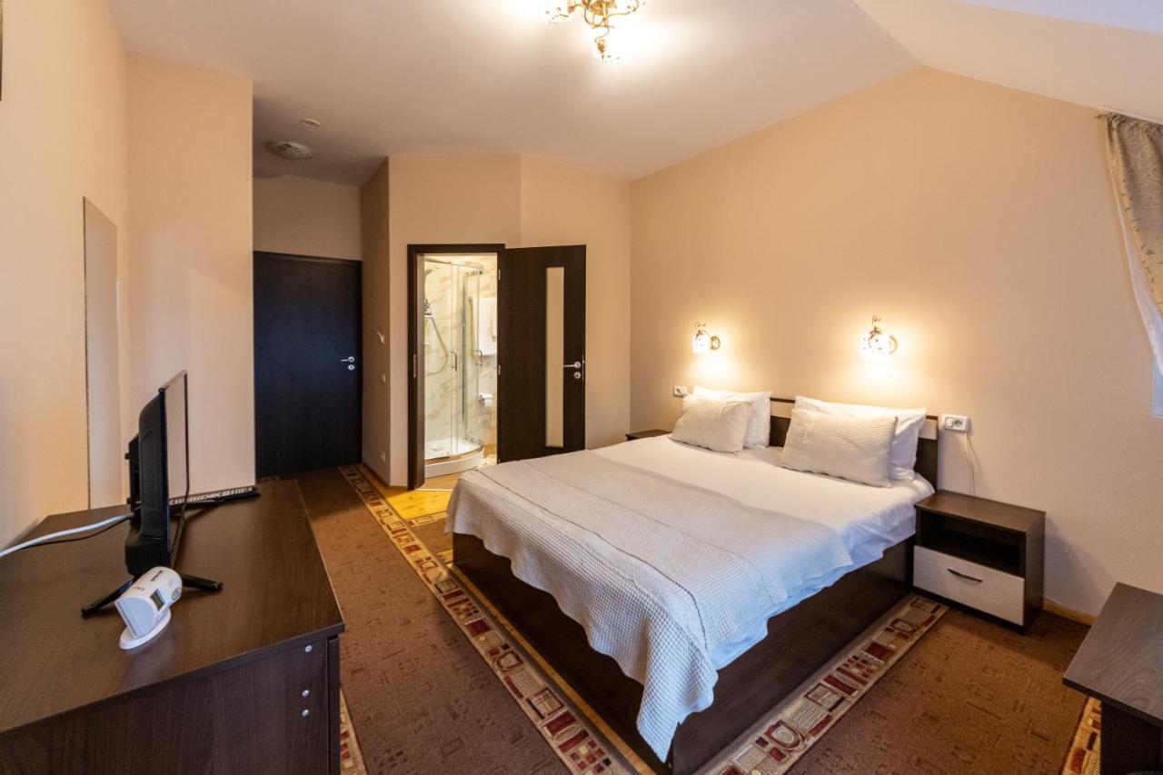 Pension Master Sinaia Bagian luar foto