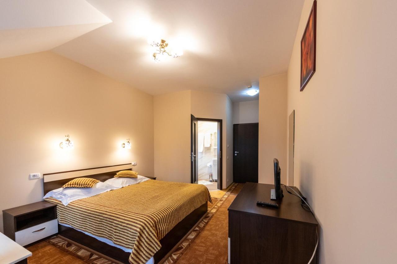 Pension Master Sinaia Bagian luar foto