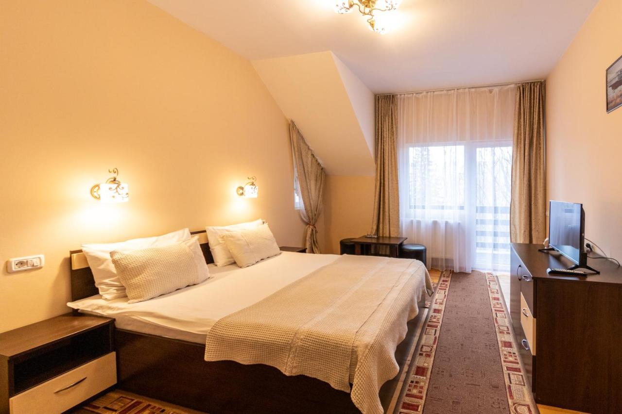 Pension Master Sinaia Bagian luar foto