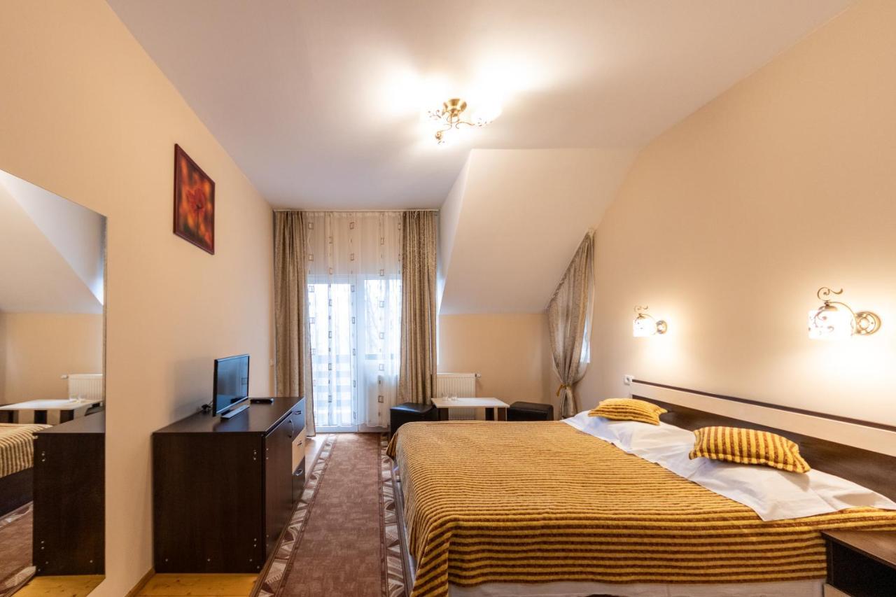 Pension Master Sinaia Bagian luar foto